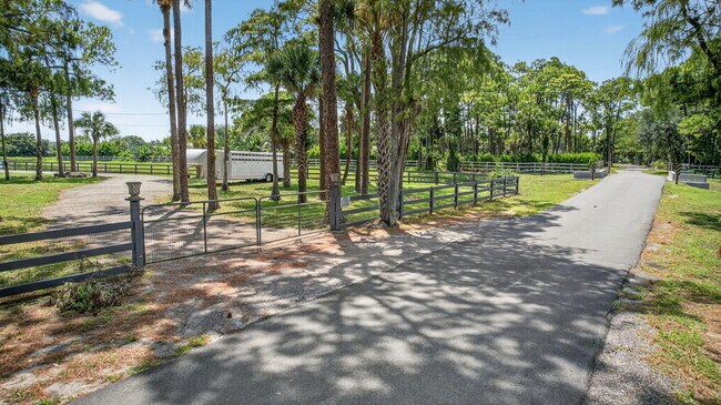 Building Photo - 17218 Shetland Ln