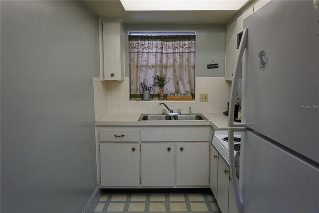 Building Photo - 1000 49th Street N