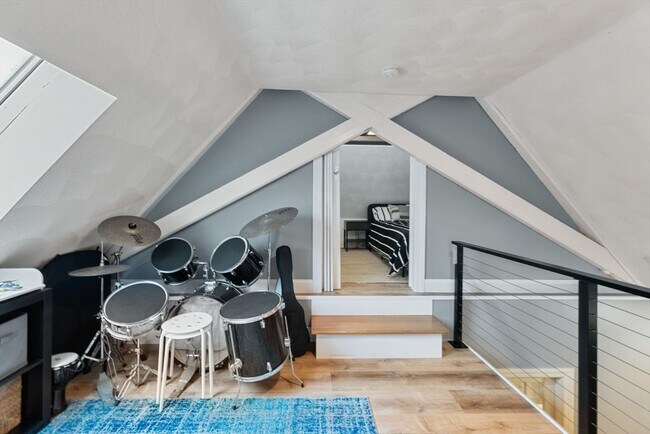 Building Photo - 890 Winthrop Ave