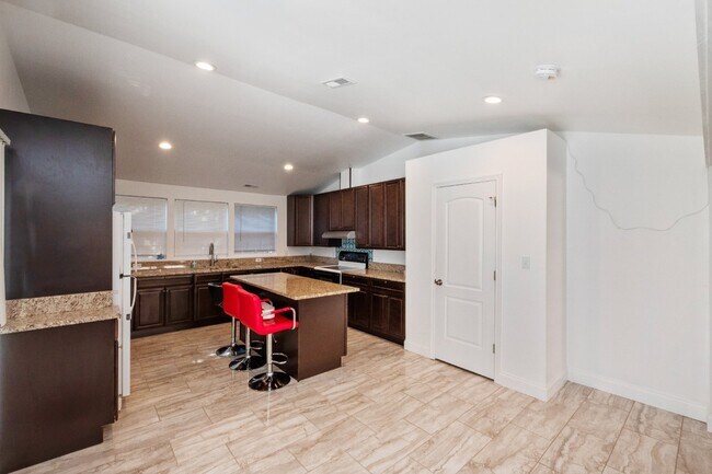 Building Photo - This beautiful well kept single-family hom...