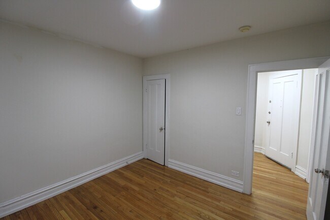 Building Photo - 6307 N Mozart St