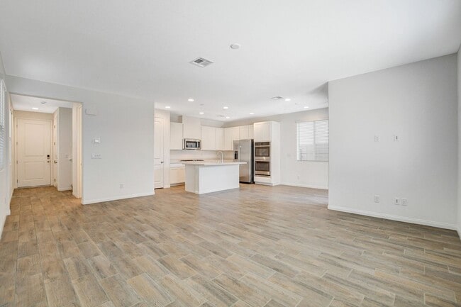 Building Photo - Newly built Home, gated
