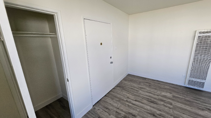 Building Photo - 3011 Carmona Ave