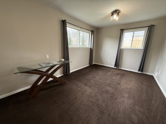 Building Photo - 1948 Henbert Rd