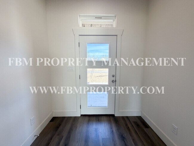 Building Photo - 903 Sunrise Ave