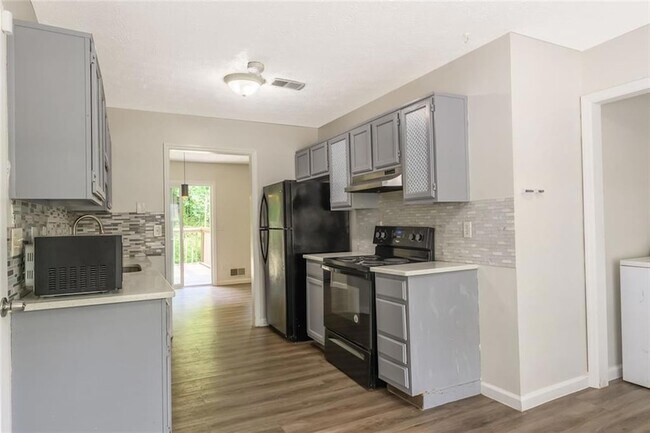 Building Photo - 2100 Whitebluff Way