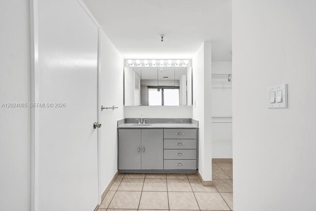 Building Photo - 1623 Collins Ave