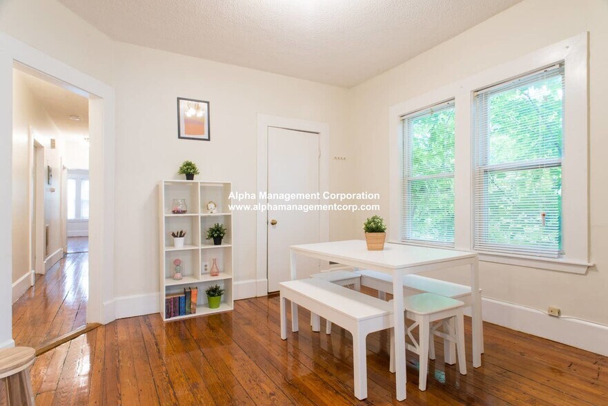 Building Photo - 123 Brook St