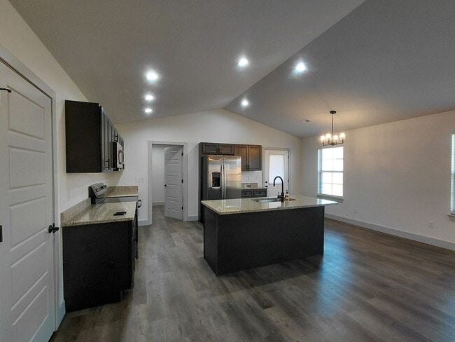 Building Photo - Beautiful home close to post