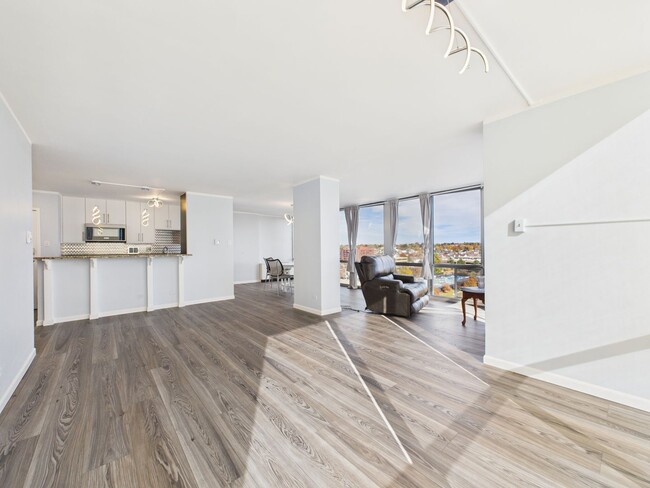 Building Photo - 3100 E Cherry Creek S Dr