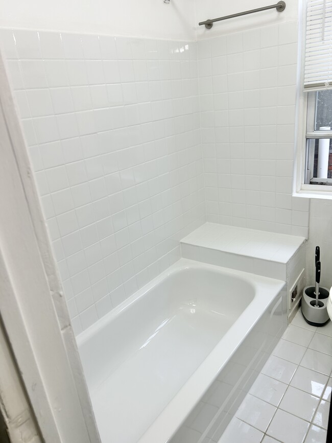 Reglazed tub/shower - 435 McKean St