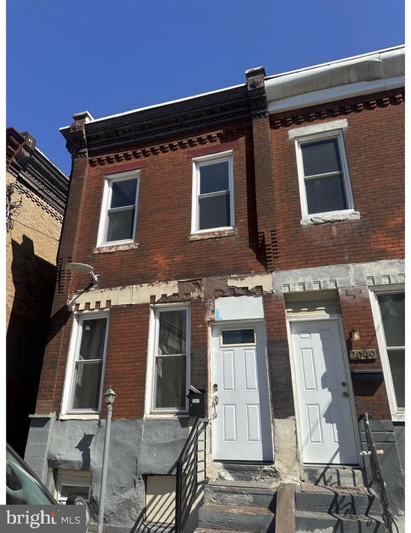 Building Photo - 2047 E Cambria St