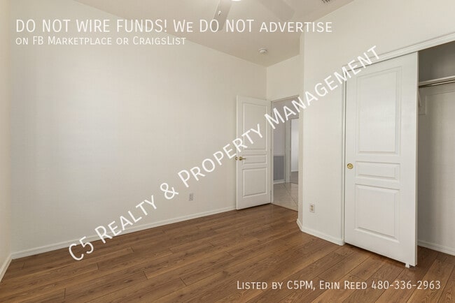 Building Photo - 1413 E Peach Tree Dr