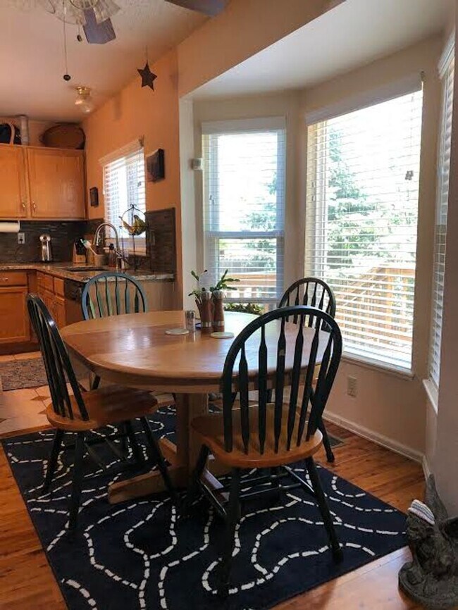 Building Photo - 4 Bd, 2 Ba, Home, Quiet Neighborhood, Great Floorplan, Mature Landscaping!
