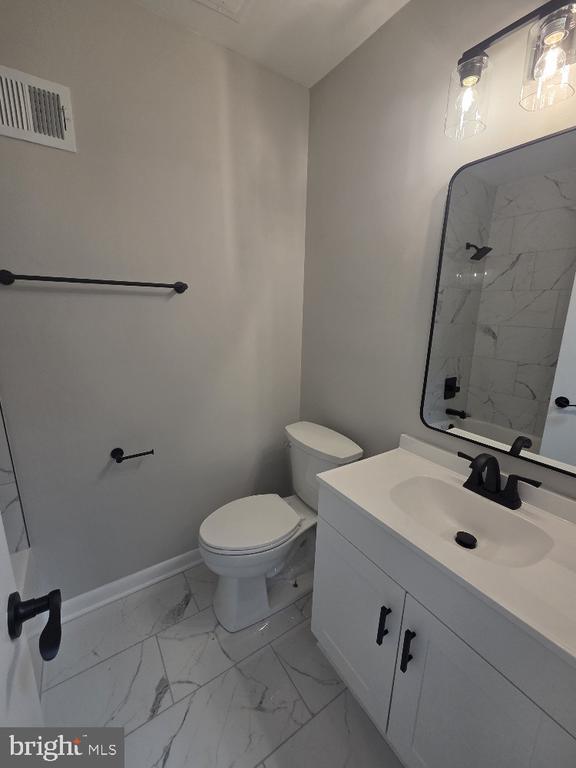 Building Photo - 407 Greenbrier Ct.