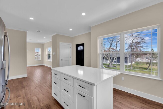 Building Photo - 58 Cove Rd