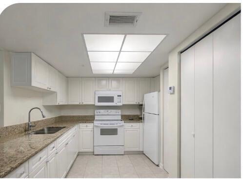 Building Photo - 1100 Crestwood Ct S