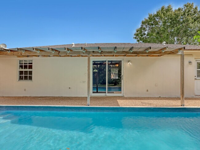 Building Photo - 9596 Richmond Cir