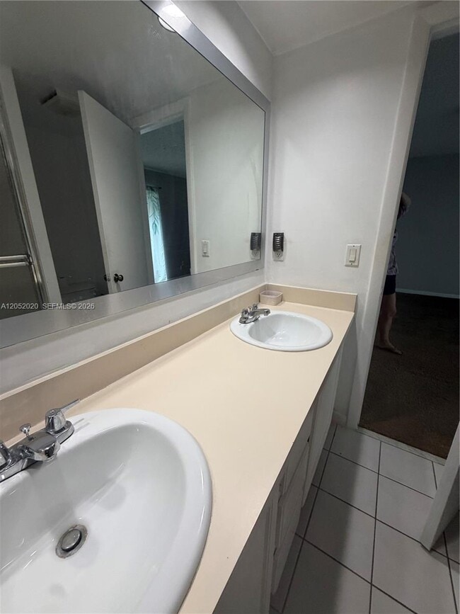 Building Photo - 2563 Camelot Ct