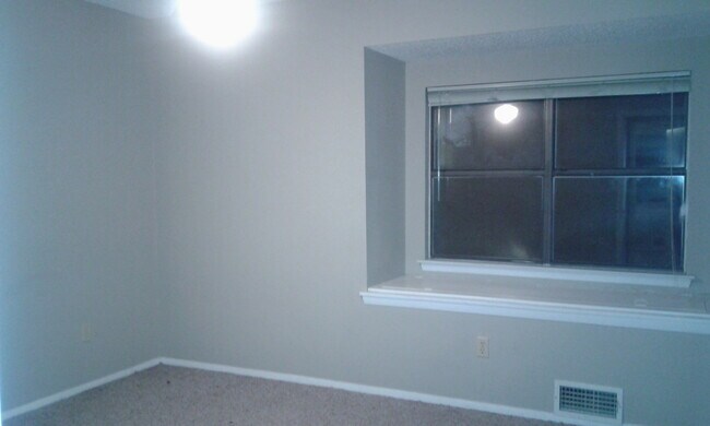 Building Photo - 1221 Hopkins St