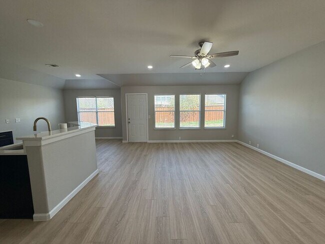 Building Photo - 1909 Morning Dove Dr