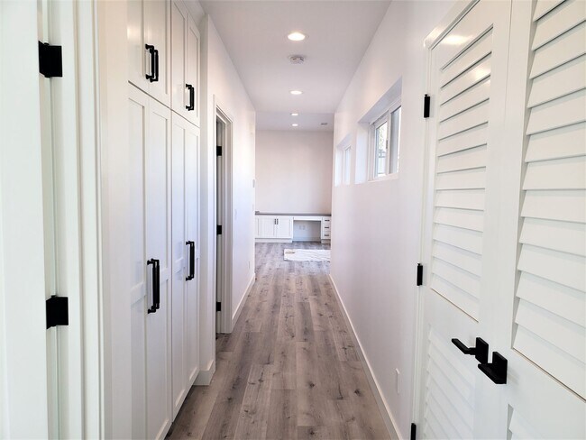 Building Photo - Newer Construction, 2BD/2BA House on Private Drive in Leucadia: Minutes to Beach, Town, YMCA!