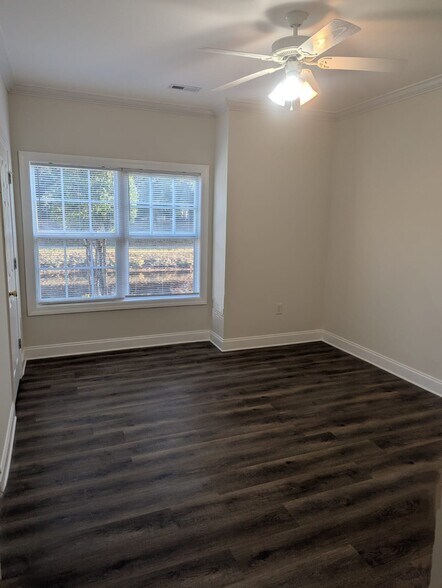 Building Photo - 2073 Silvercrest Dr