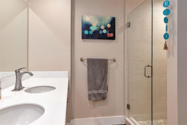 Building Photo - 1120 E Kennedy Blvd