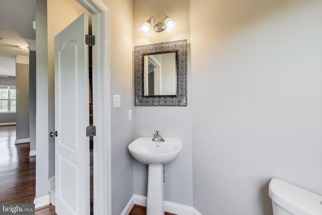 Building Photo - 12804 Short Hills Dr