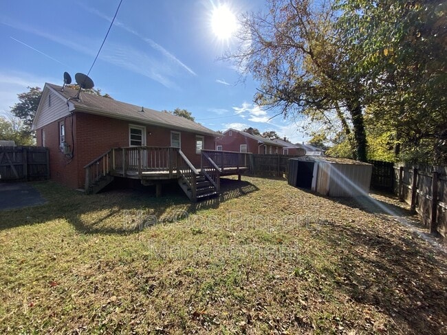 Building Photo - 211 Duke St