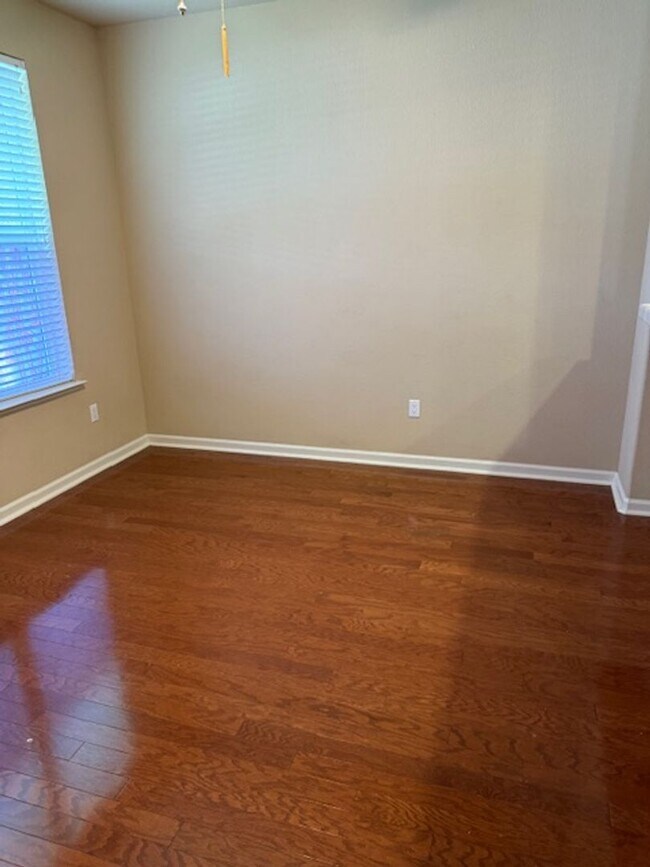 Building Photo - Gorgeous Natomas Condo