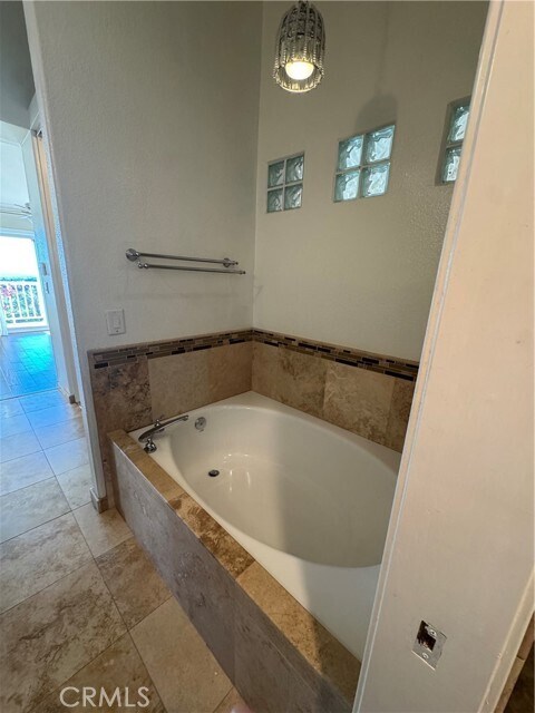 Building Photo - 703 Via Presa