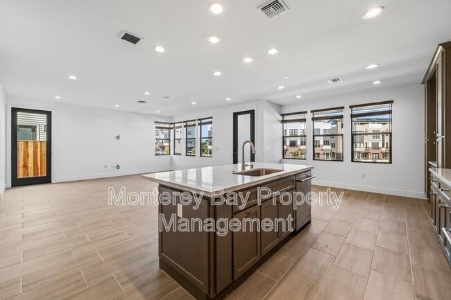 Building Photo - 108 8th St