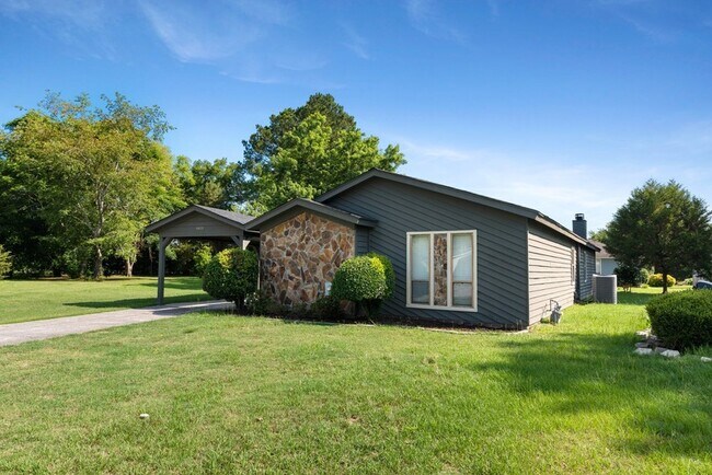 Primary Photo - 4410 Goshen Lake Dr S