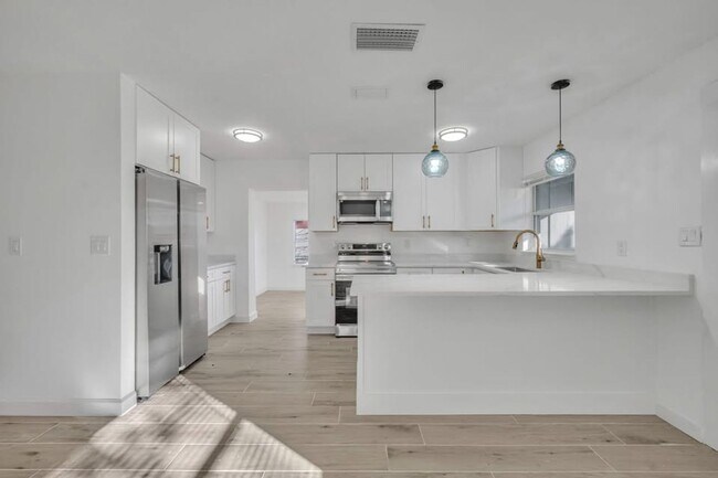 Building Photo - Charming 3 Bedroom, 2 Bathroom House!