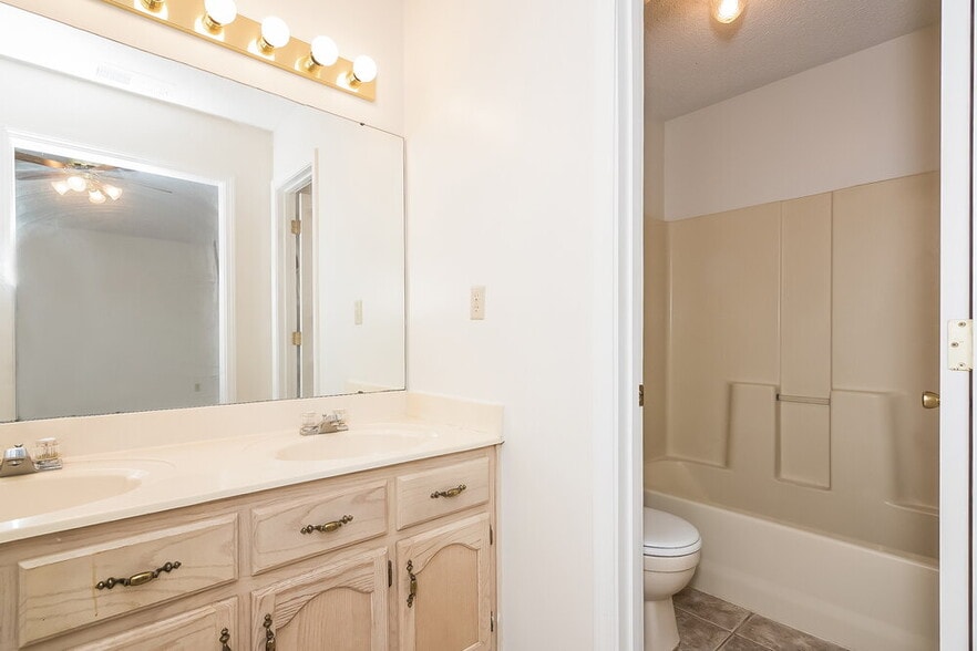 Building Photo - 6940 Brady Hill Dr