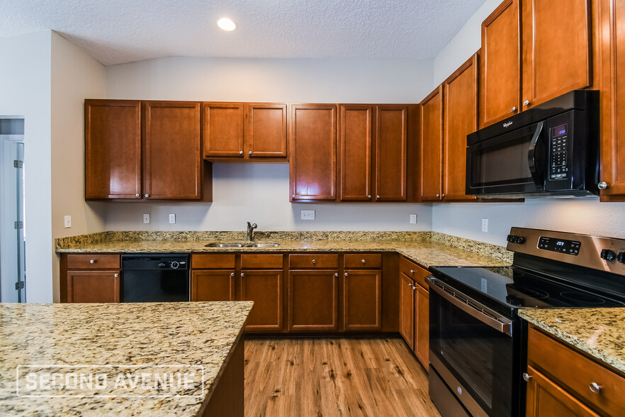 Building Photo - 6332 Trimpe Ln