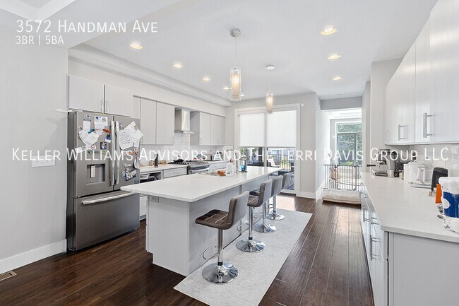 Building Photo - 3572 Handman Ave