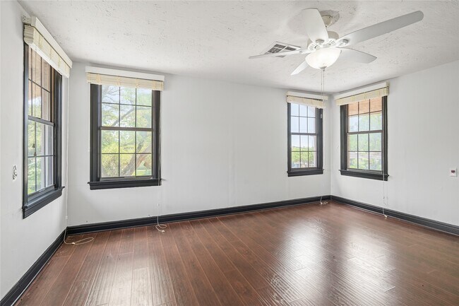 Building Photo - 30318 2nd St