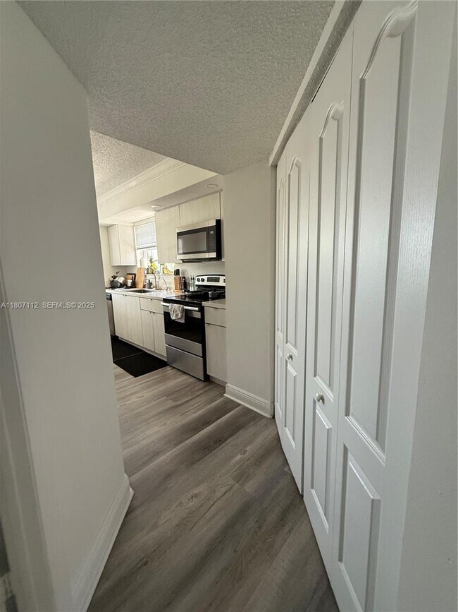 Building Photo - 2634 SE 21st Ct