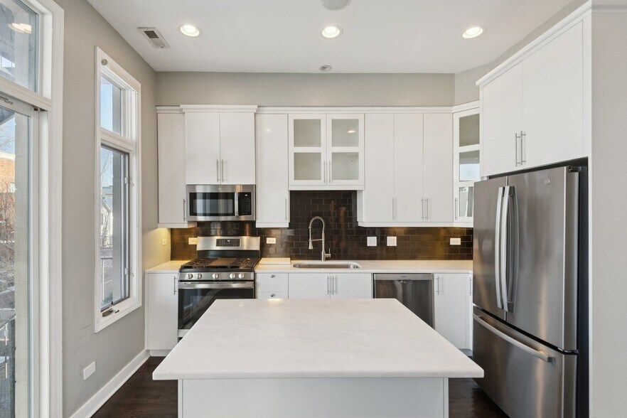 Building Photo - 937 N Willard Ct