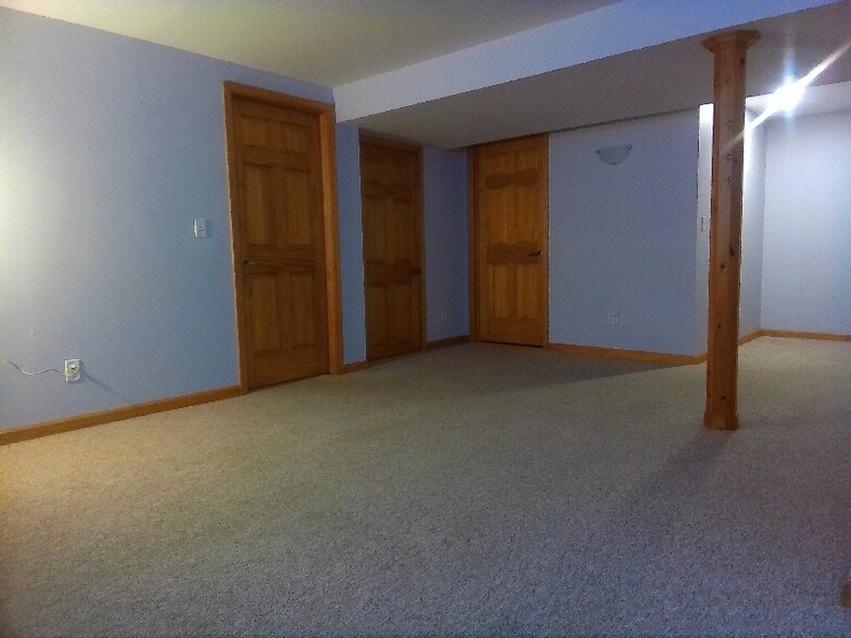 Building Photo - 1103 Autumn Dr