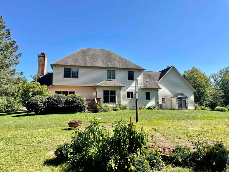 Building Photo - 1895 Highbank Dr