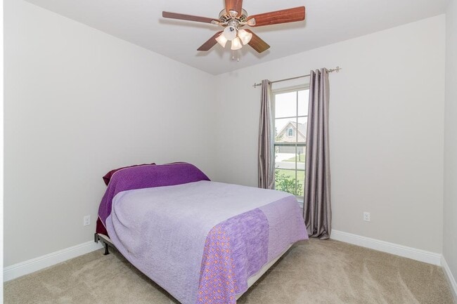 Building Photo - 405 Claystone Rd