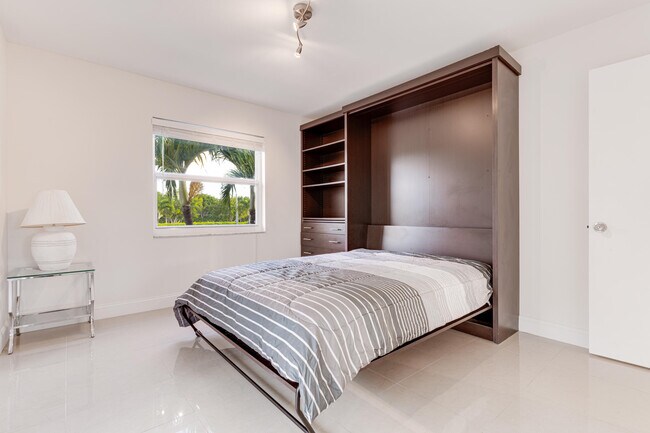 Building Photo - 509 Capri Dr