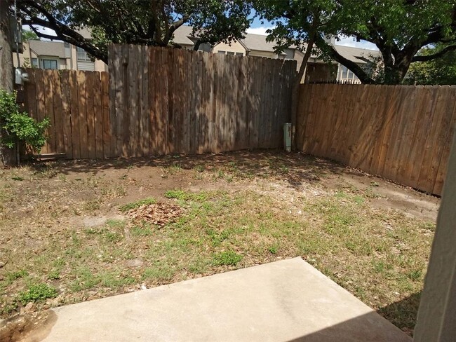 Building Photo - 9939 Quail Blvd