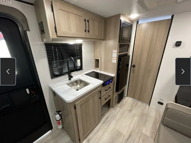 Building Photo - 532 Camino de Amor