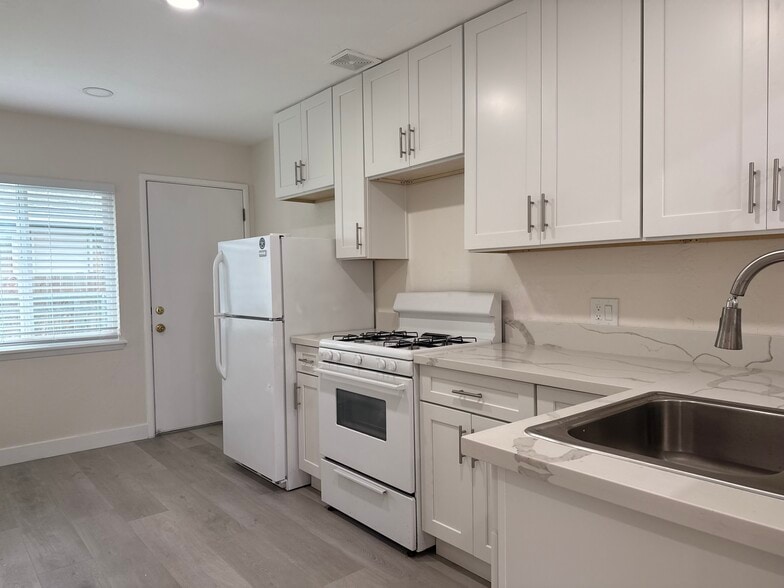 Building Photo - 2904 N 1st St