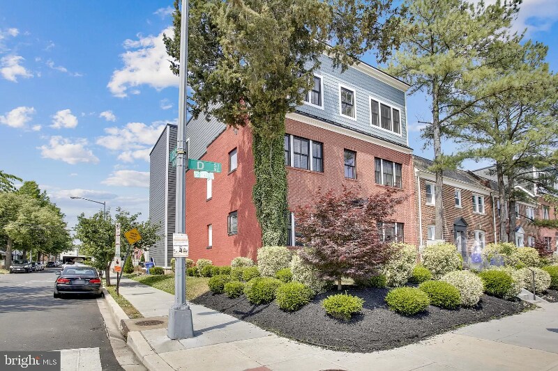 Primary Photo - 2000 D St NE