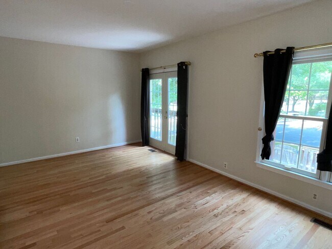 Building Photo - 1311 Templeton Pl